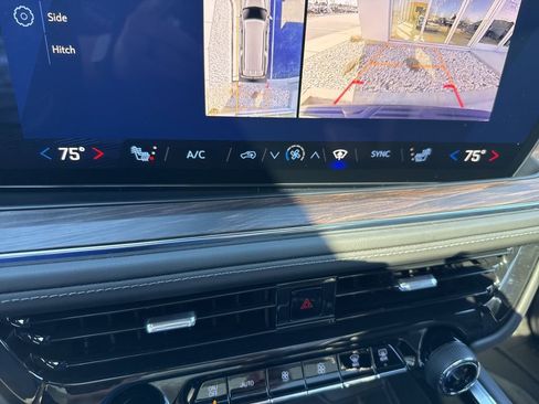 Used 2025 Chevrolet Suburban LT w/ Comfort Package image 12