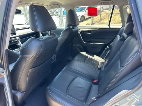 Used 2021 Toyota RAV4 XLE w/ Carpet Mat Package (TMS) FWD image 7