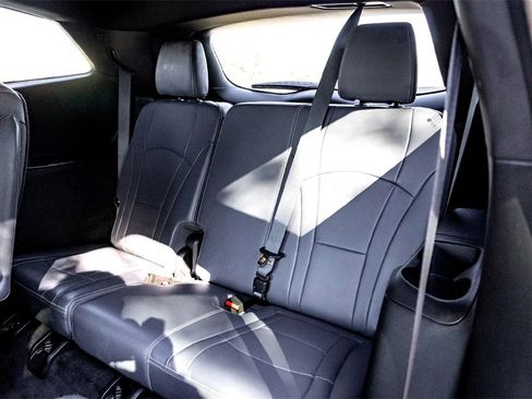 Used 2024 Buick Enclave Premium image 26