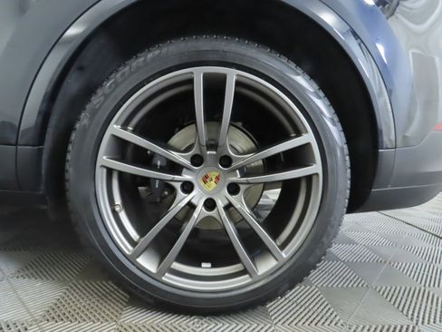Used 2020 Porsche Cayenne image 32