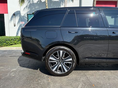 Used 2023 Land Rover Range Rover SE image 4