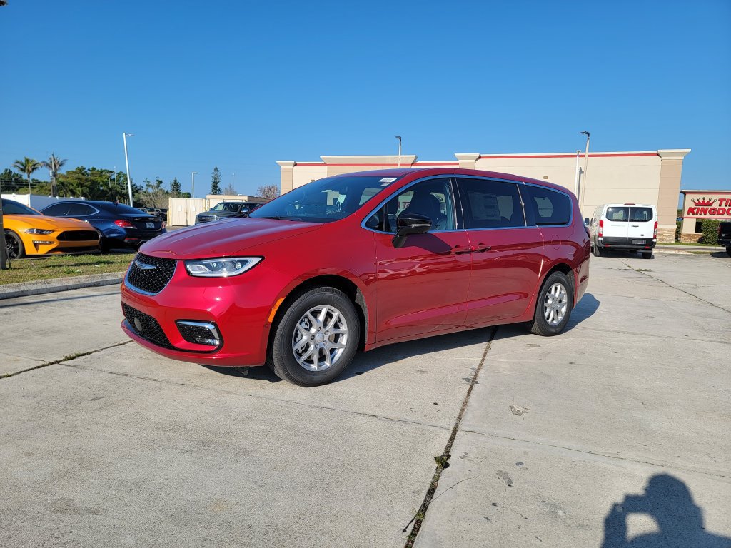 New 2026 Chrysler Pacifica Select FWD image 1