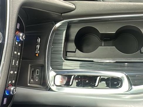 Used 2024 Buick Enclave Premium image 32