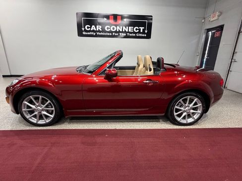 Used 2010 MAZDA MX-5 Miata Grand Touring w/ Premium Pkg RWD image 25