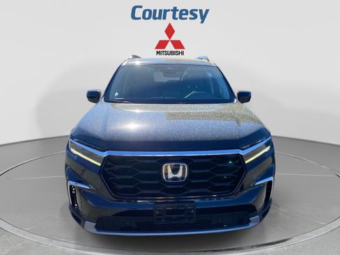 Used 2023 Honda Pilot Touring image 11
