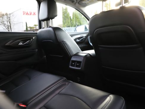 Used 2024 GMC Terrain SLT image 10