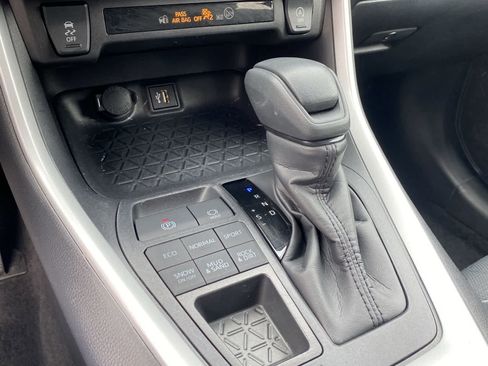 Used 2025 Toyota RAV4 XLE image 31