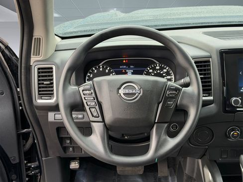 Used 2024 Nissan Frontier SV image 16