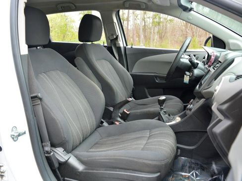 Used 2016 Chevrolet Sonic LT image 17