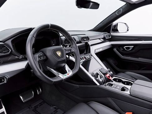 Used 2021 Lamborghini Urus AWD/4WD image 2