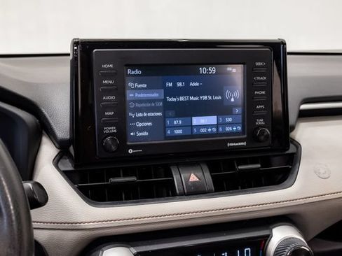 Used 2020 Toyota RAV4 XLE w/ Convenience Package FWD image 17