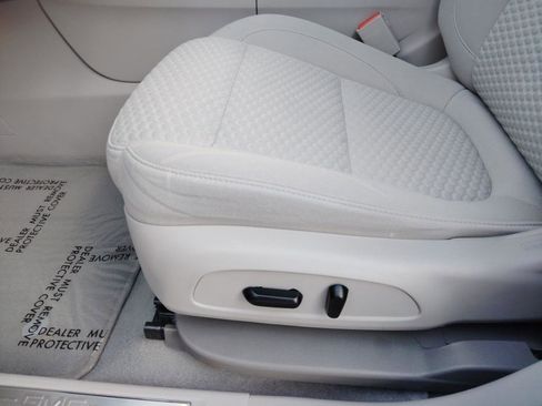 Used 2019 GMC Acadia SLE image 15