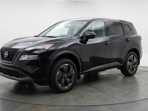 Used 2025 Nissan Rogue SV image 3