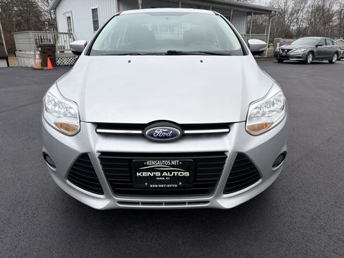 Used 2014 Ford Focus SE w/ SE Winter Package image 2