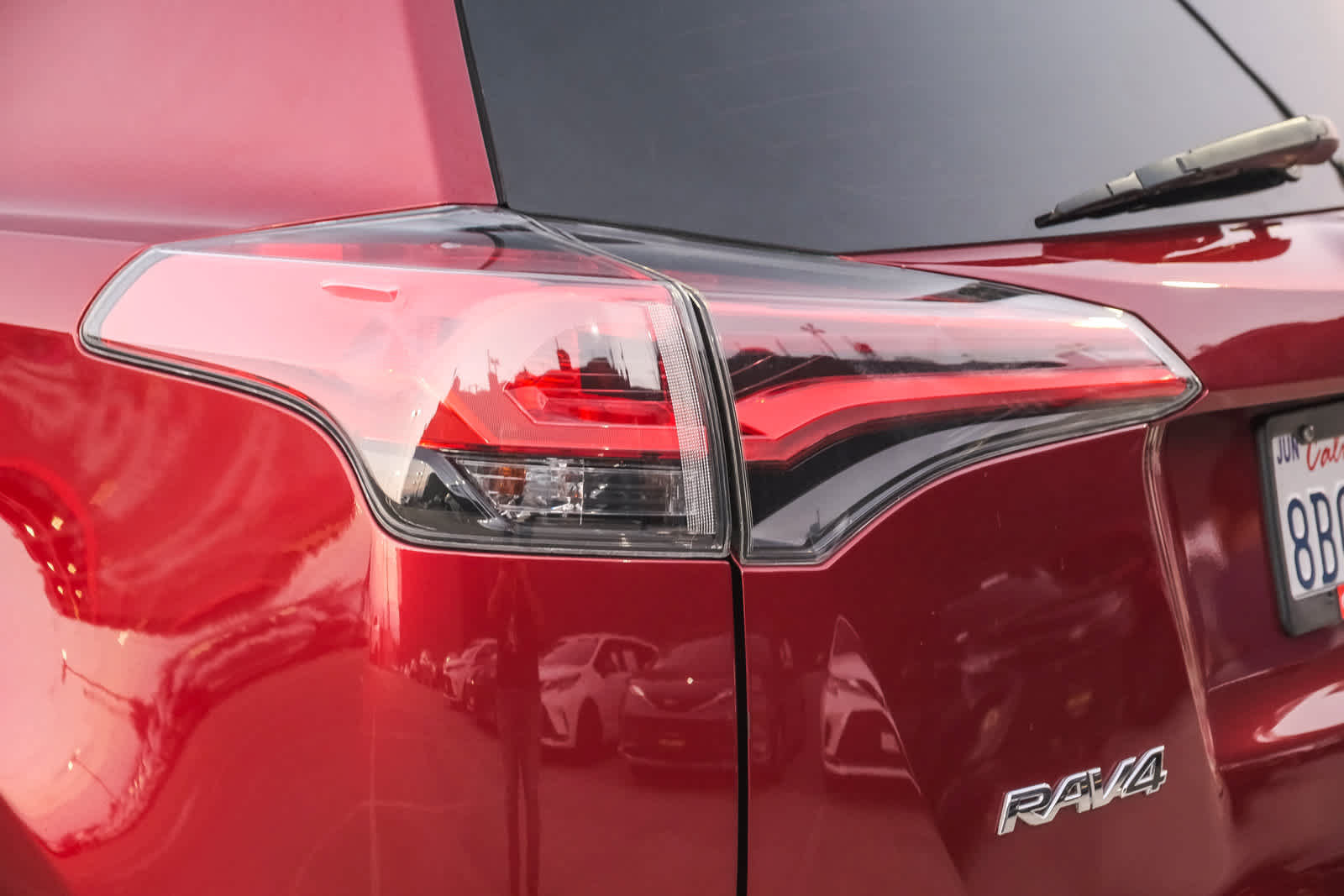 Used 2018 Toyota RAV4 LE w/ All Weather Liner Package FWD image 7
