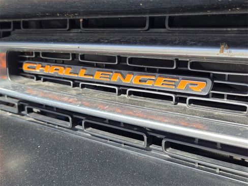 Used 2023 Dodge Challenger SXT image 9