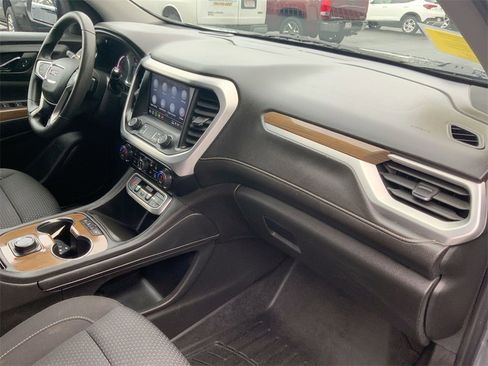Used 2022 GMC Acadia SLE image 28