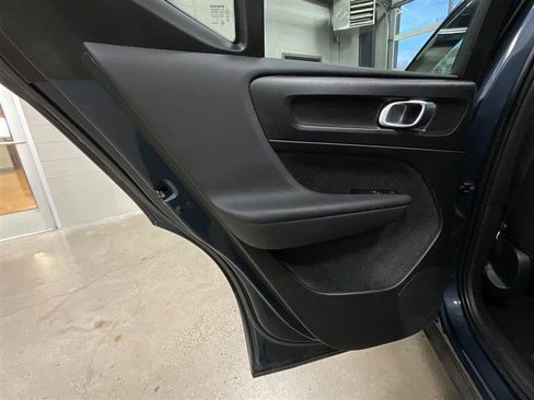 Used 2022 Volvo XC40 P8 Recharge Plus image 18