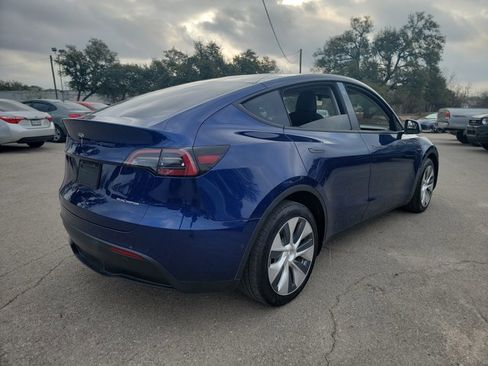 Used 2022 Tesla Model Y Long Range image 5