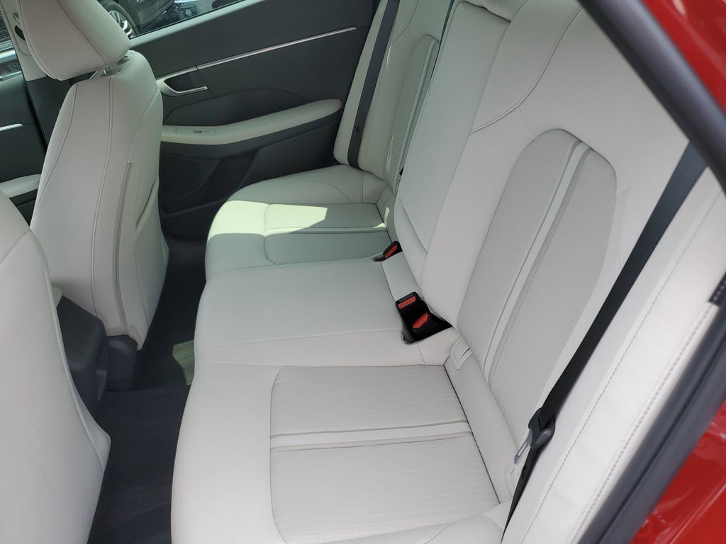 Used 2023 Hyundai Sonata SEL w/ Preferred Accessory Package FWD image 11