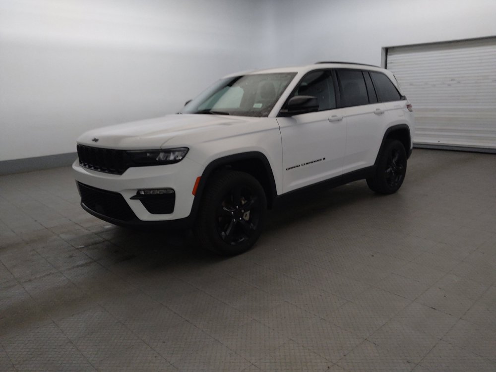 Used 2023 Jeep Grand Cherokee Limited w/ Black Appearance Package RWD image 2