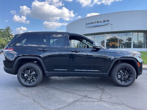New 2025 Jeep Grand Cherokee Altitude image 42