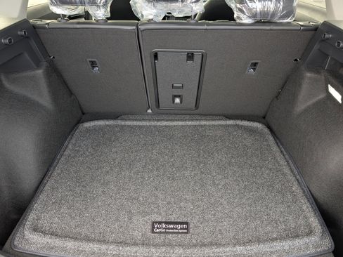 New 2026 Volkswagen Taos SEL image 4