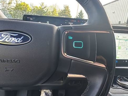Used 2025 Ford Expedition Platinum AWD/4WD image 19