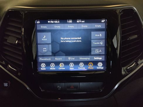 Used 2019 Jeep Cherokee Limited image 25