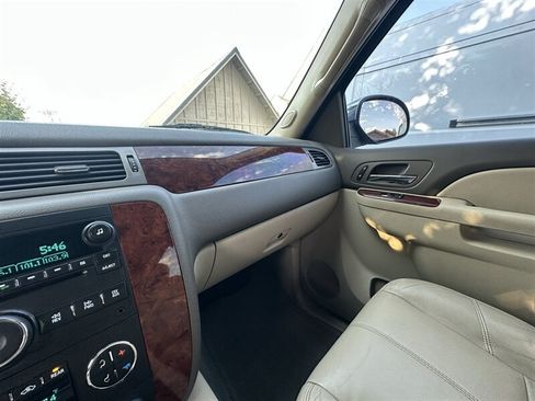 Used 2012 Chevrolet Suburban LT AWD/4WD image 28