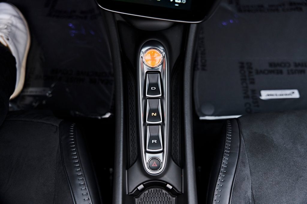 Used 2025 McLaren Artura Spider RWD image 66