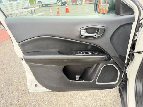 Used 2018 Jeep Compass Limited AWD/4WD image 17