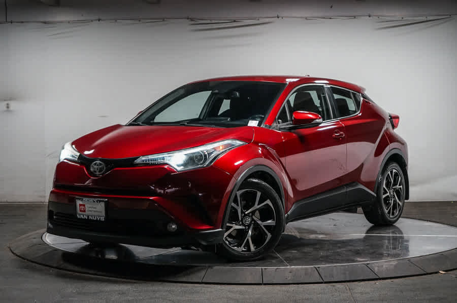 Used 2018 Toyota C-HR XLE FWD image 1
