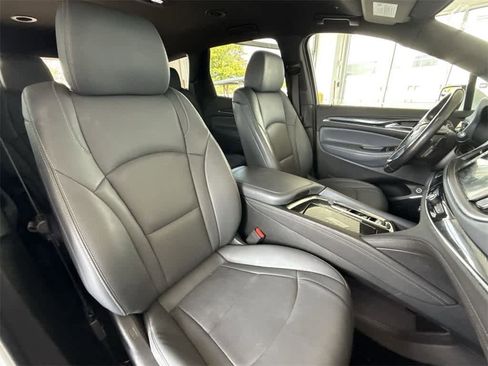 Used 2023 Buick Enclave Essence image 14