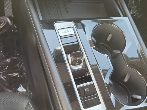 Used 2025 Volkswagen Atlas SE FWD image 35