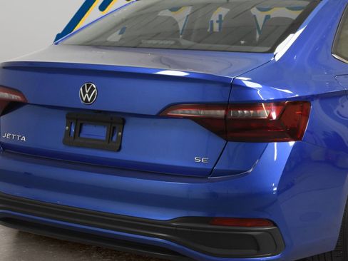 Used 2024 Volkswagen Jetta SE image 3