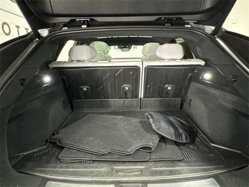 Used 2024 Cadillac Lyriq Luxury image 6