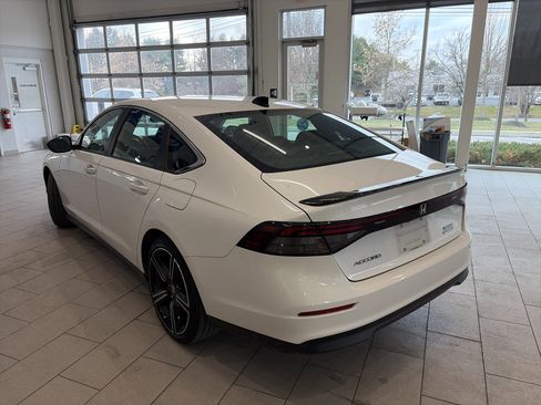 Used 2023 Honda Accord Sport image 7