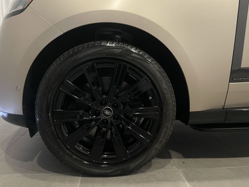Used 2025 Land Rover Range Rover Autobiography AWD/4WD image 7