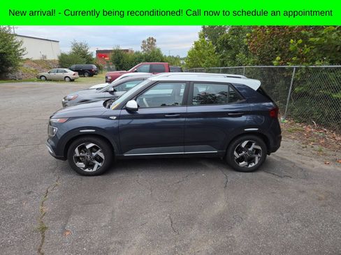 Used 2022 Hyundai Venue Limited FWD image 4