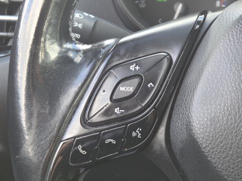 Used 2018 Toyota C-HR XLE FWD image 31