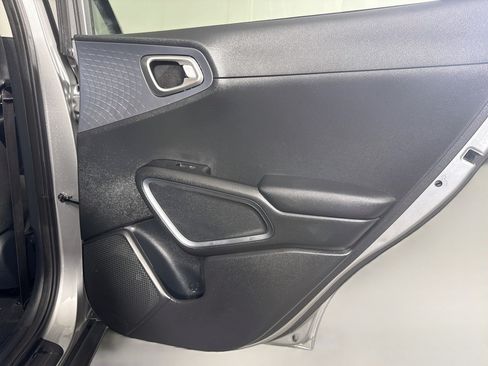 Used 2022 Kia Soul S FWD image 28