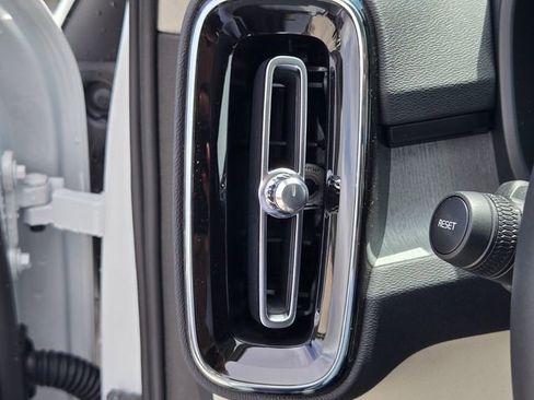 New 2026 Volvo XC40 B5 Plus w/ Protection Package Premier image 27