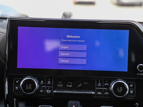 Used 2023 Toyota Highlander Limited FWD image 13