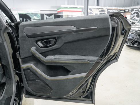 Used 2023 Lamborghini Urus Performante AWD/4WD image 45