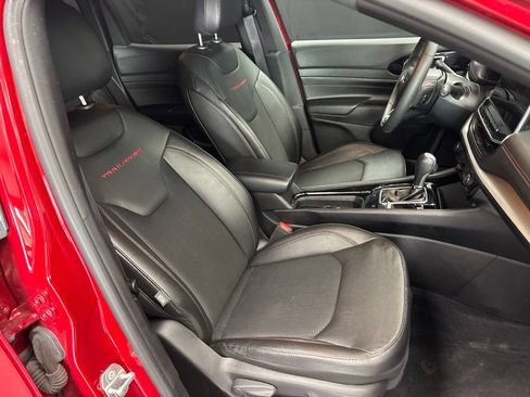 Used 2025 Jeep Compass Trailhawk AWD/4WD image 13