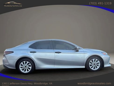 Used 2022 Toyota Camry LE image 2