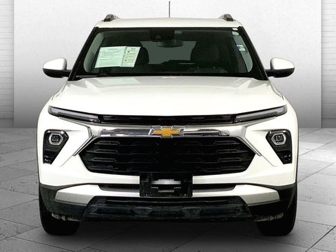 Used 2025 Chevrolet TrailBlazer LT image 2