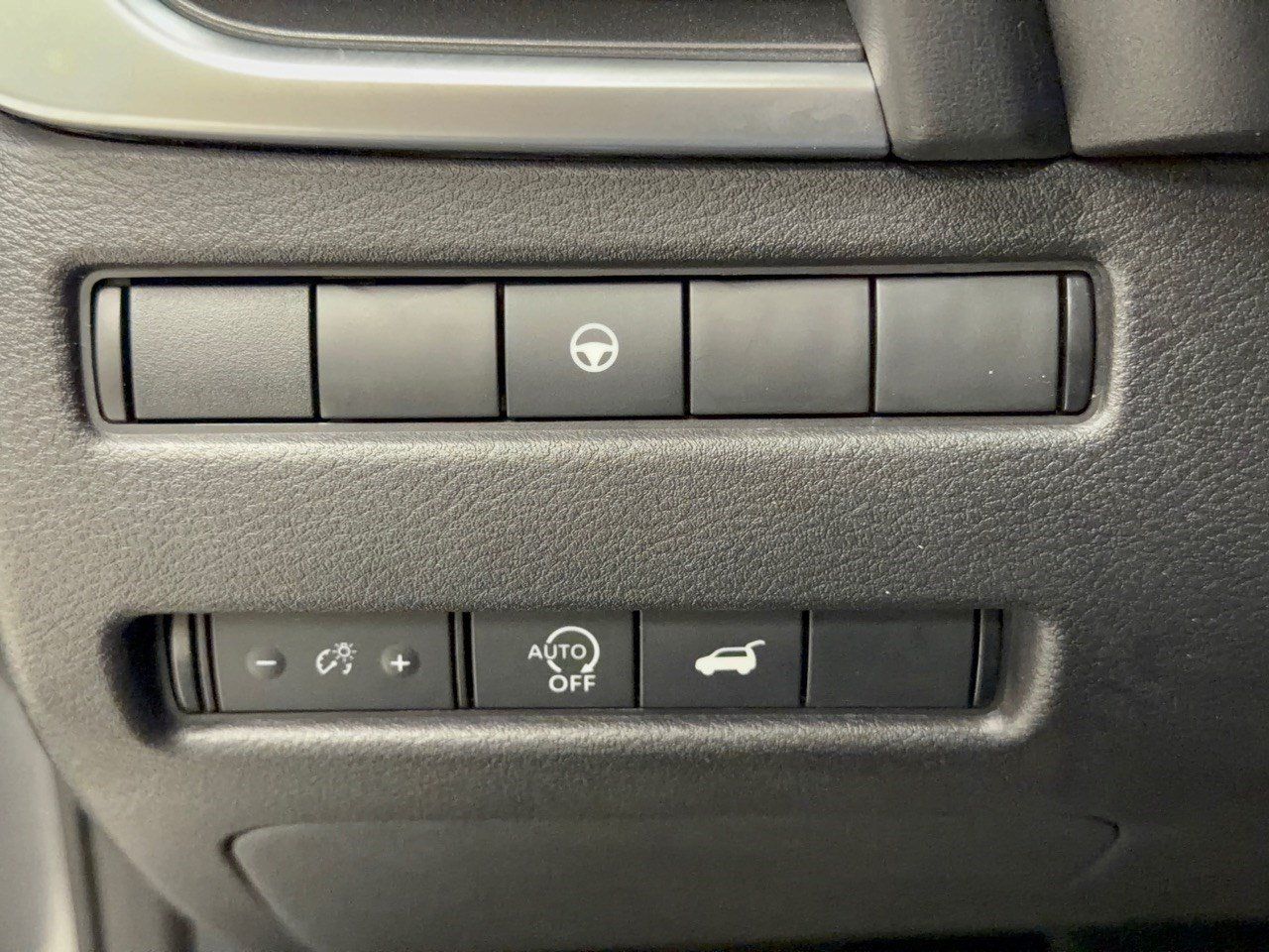 Used 2025 Nissan Rogue SV AWD/4WD image 31