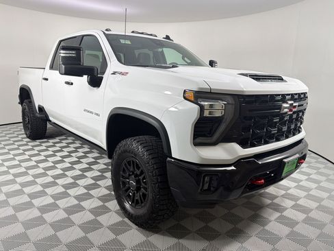 Used 2025 Chevrolet Silverado 2500 ZR2 w/ Technology Package image 7